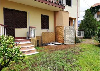 Appartamento con giardino in vendita ad Acitrezza